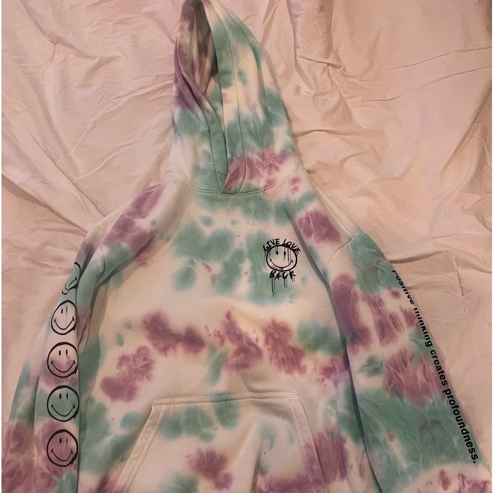 Fun smiley hoodie from H&M size S. Cool design that fits well with some use